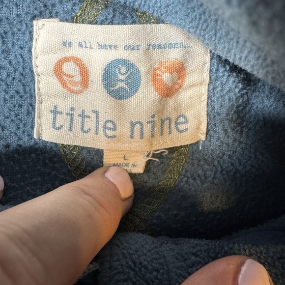 Title Nine Women's Blue Grey 1/4 Zip Fleece Pullover Sweater Size Large Pockets - Picture 7 of 8